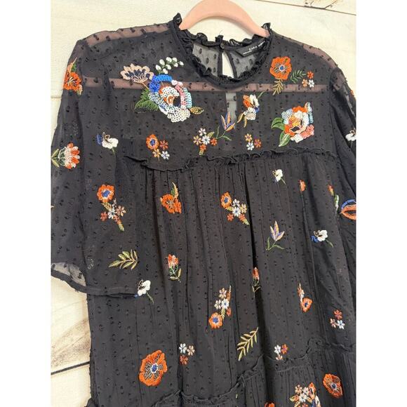 ZARA Dress Size SM Black With Floral Appliques - Picture 4 of 4